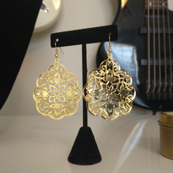 Earrings - Picture 2 of 6